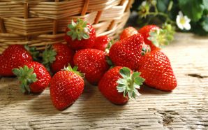 Fresh strawberries wallpapers