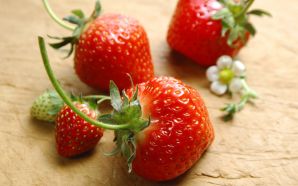 Fresh strawberries wallpapers