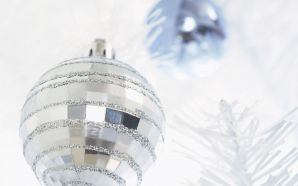 15 White Christmas Ball Christmas Ornaments