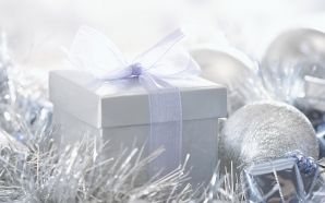 22 Christmas Presents & Christmas Gift Box