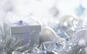 23 Christmas Presents & Christmas Gift Box