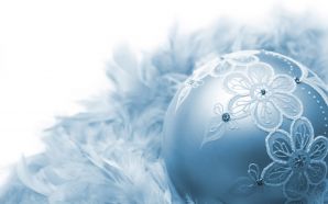 Free Graceful Blue Christmas Ornament wallpaper