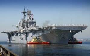 Military boats - USS-Bohomme Richard
