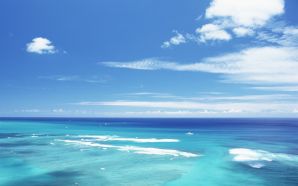 Aquamarine sea and sky in Hawaii