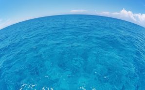 Aquamarine water sea sky in Hawaii