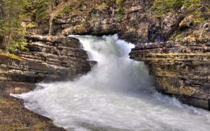 Waterfalls Free Wallpaper - Johnson Canyon Fall