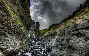 Waterfalls Free Wallpaper - Stormy Waterfall