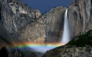 Free Waterfalls Wallpaper - The Yosemite Falls Moonbow