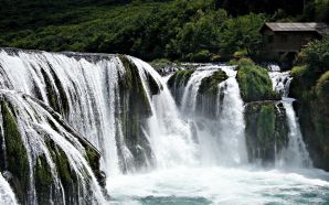 Waterfalls Wallpaper Free - The Green Waterfall