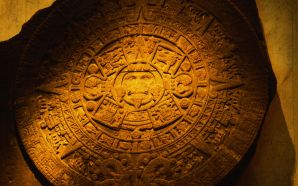 Calendario Azteca tallado en piedra