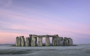 Stonehenge at Dawn, Wiltshire, England