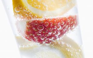 HB152 350A Carbonated water strawberry lemon