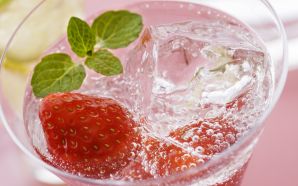 JW173 350A Carbonated water strawberry lime