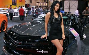 Girls and Cars SEMA 2009 Booth Professionals