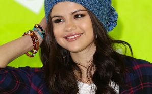 2013 Selena Gomez backgrounds beautiful girl