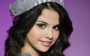 2013 Selena Gomez backgrounds beautiful girl