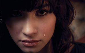 Demi Lovato cry hot girl 2013