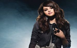 Selena Gomez 35