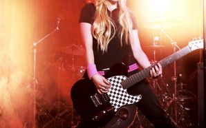 Avril Lavigne Rocking HD
